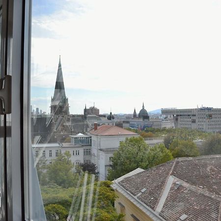 Apollo Hotel Wina Bagian luar foto