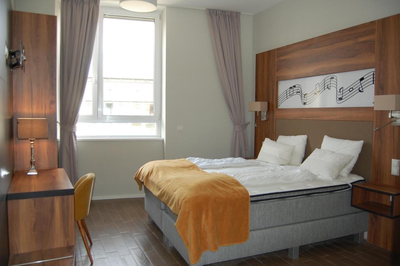 Apollo Hotel Wina Bagian luar foto