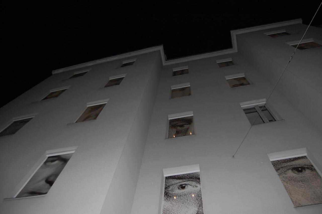 Apollo Hotel Wina Bagian luar foto
