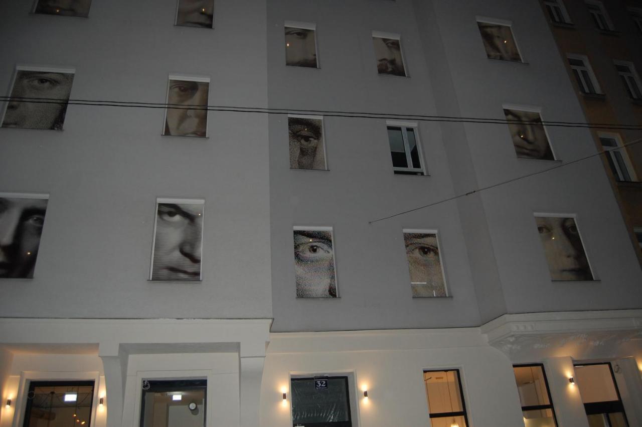 Apollo Hotel Wina Bagian luar foto