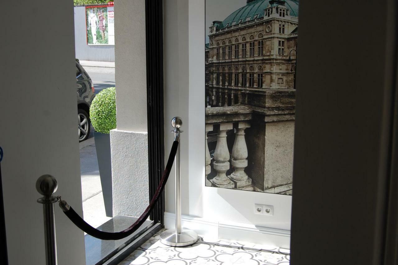 Apollo Hotel Wina Bagian luar foto