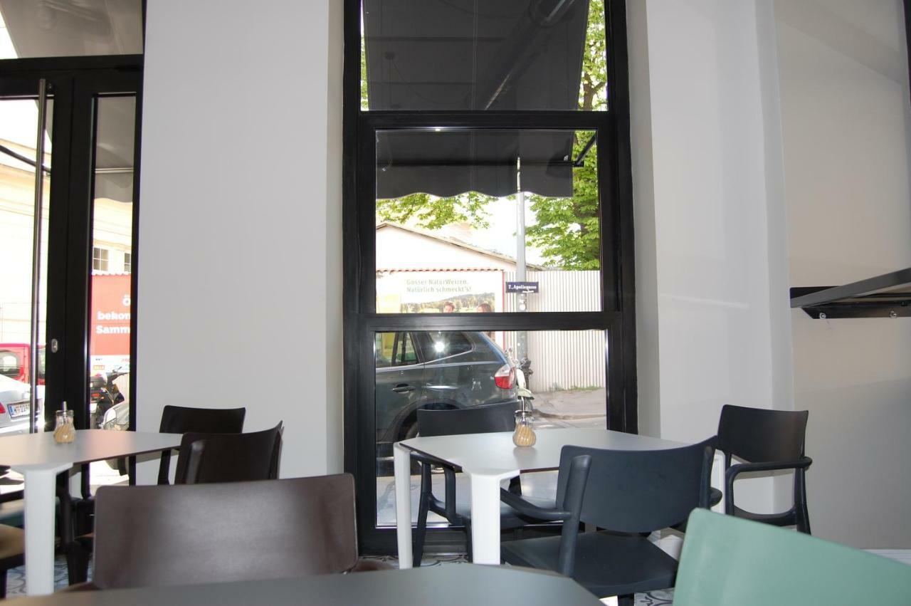 Apollo Hotel Wina Bagian luar foto