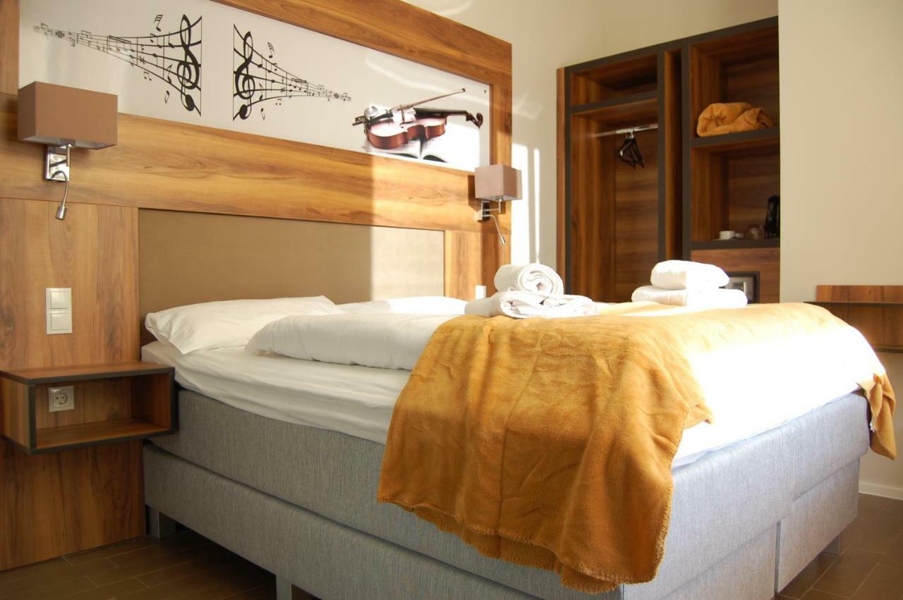 Apollo Hotel Wina Bagian luar foto