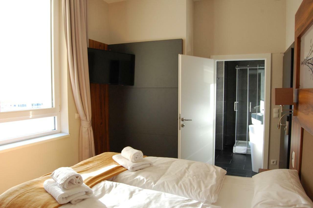 Apollo Hotel Wina Bagian luar foto