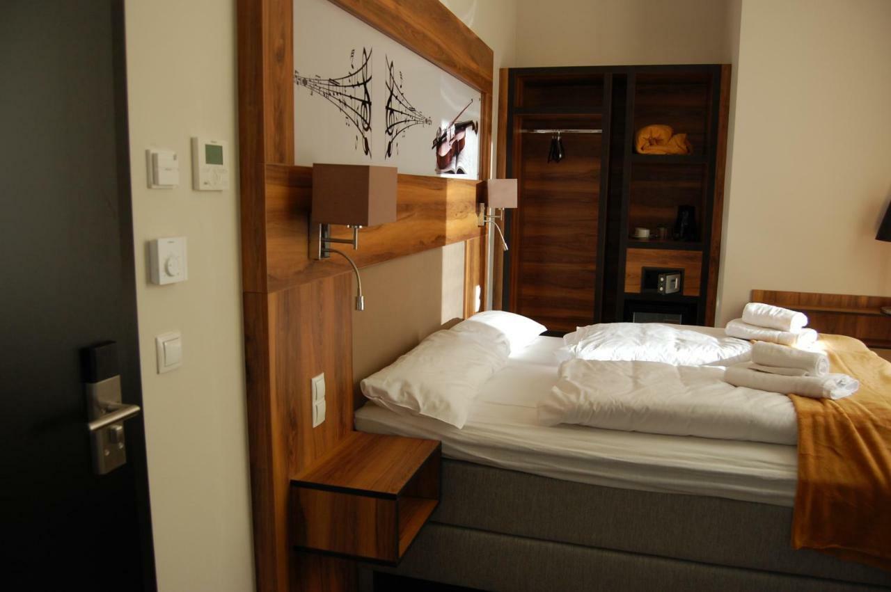 Apollo Hotel Wina Bagian luar foto