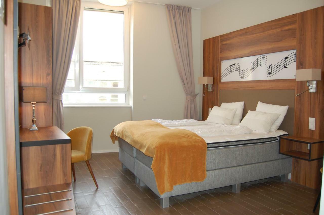 Apollo Hotel Wina Bagian luar foto