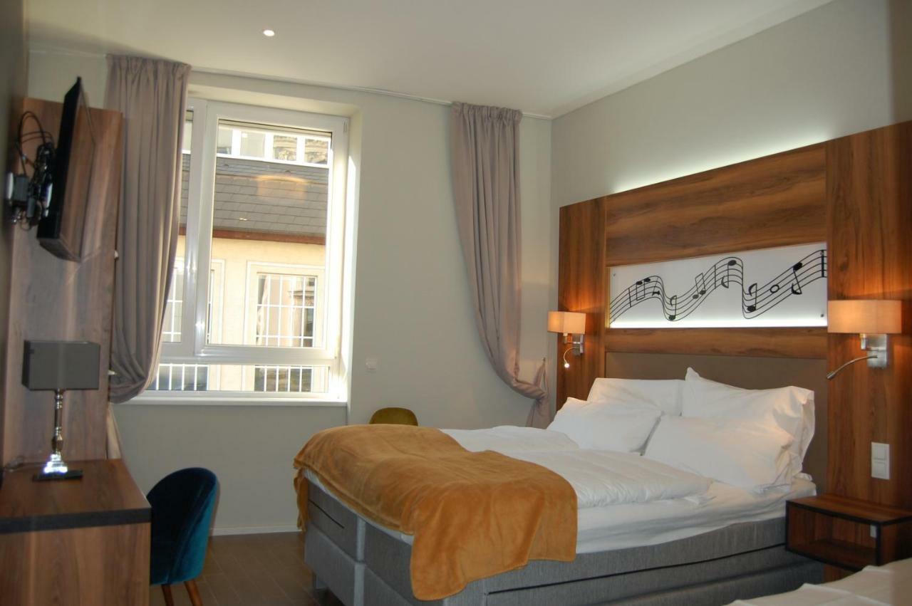 Apollo Hotel Wina Bagian luar foto