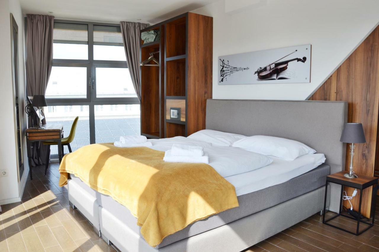 Apollo Hotel Wina Bagian luar foto
